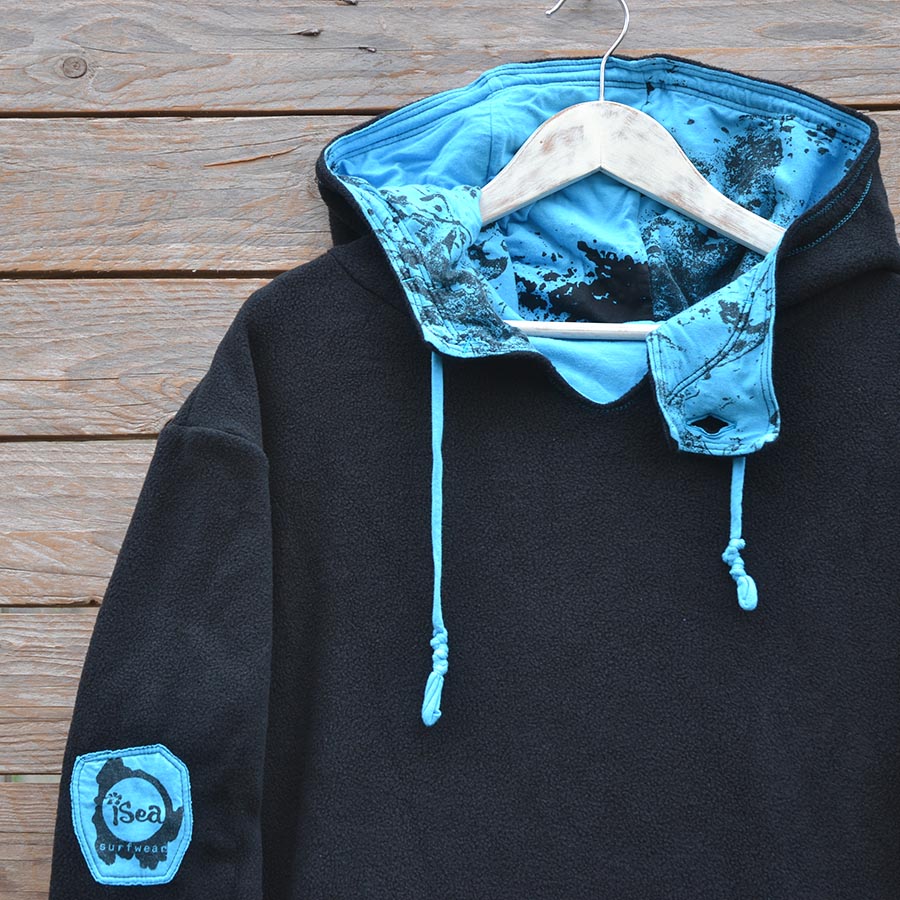 Close up Men's XL reversible hoody in black/turquoise