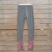 Printed leggings in dark grey/pink