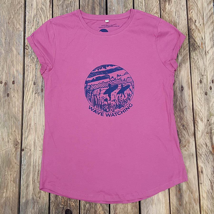 Organic women's t-shirt in raspberry - wave watching Organic women's t-shirt in raspberry - wave watching